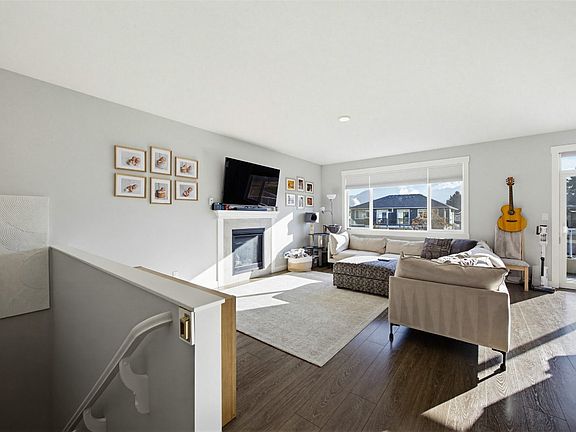 3rd image of 2379 Parkcrest Ave