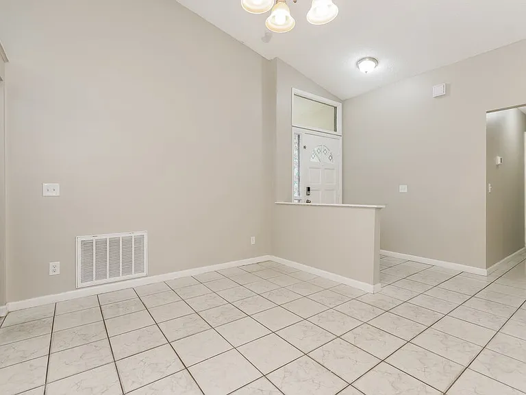 1418 Mona Dr — Photo 7