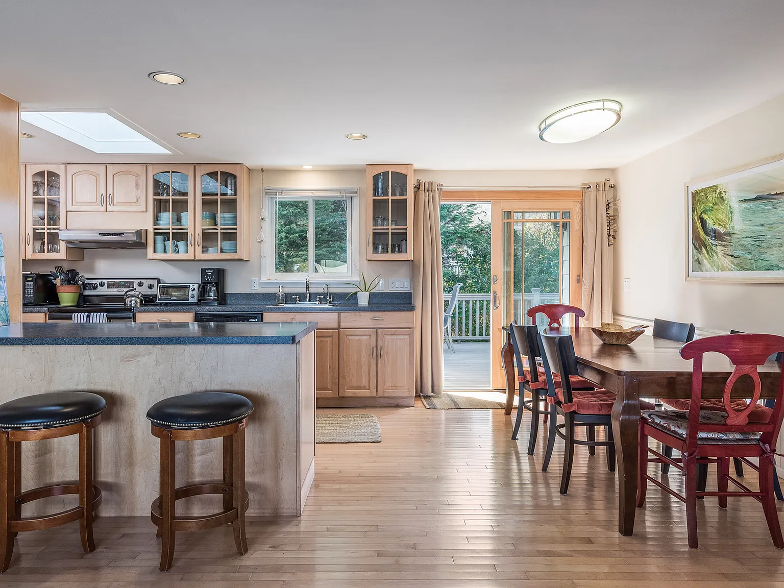 Prime Location in Montauk Harbor Near Bay Beaches — Photo 2