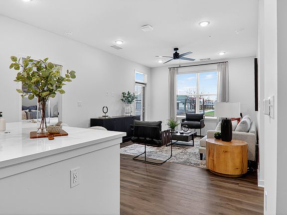 5th image of 2410 W Vanderbilt Ln #1101