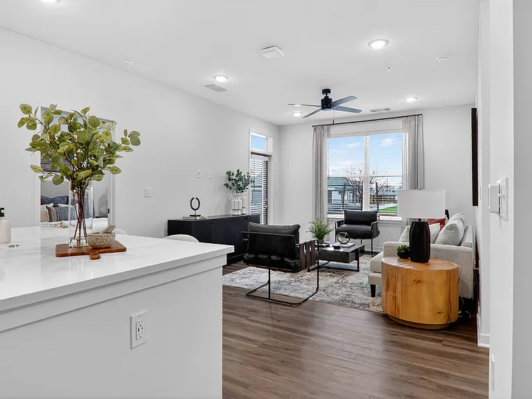 The Logan Luxury Apartments — Photo 5