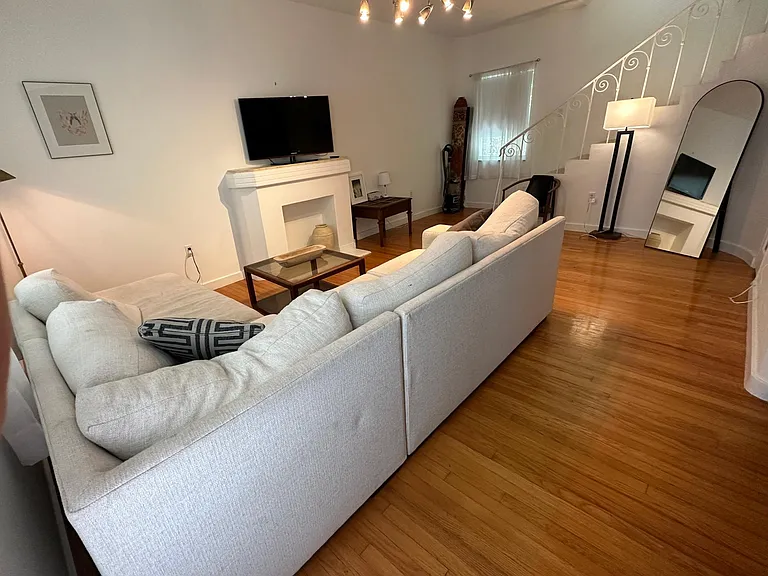 4019 N Meridian Ave — Photo 2
