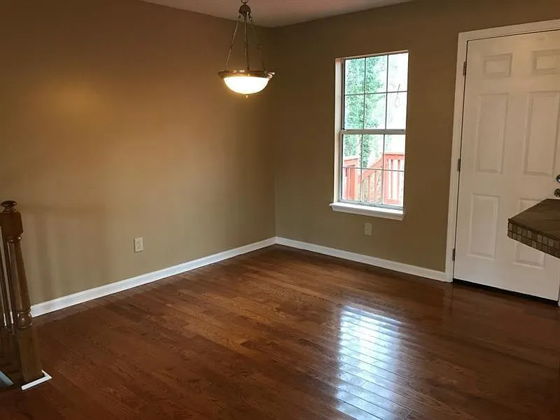 3 bed, 2.5 bath, 1575 sqft, $2,000 — Photo 2