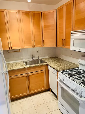 Rented by R New York | media 3