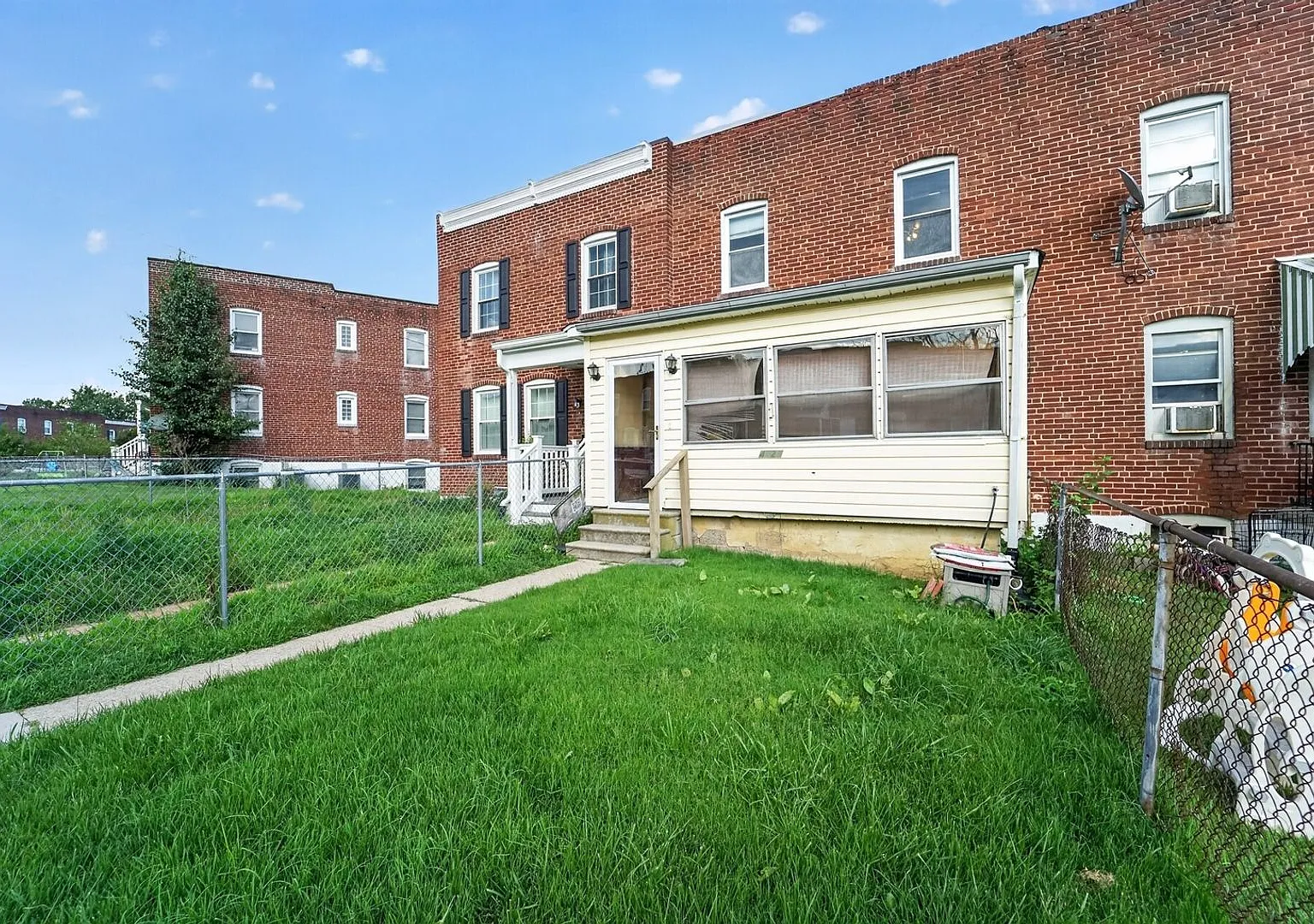 Updated 3Bed, 2Bath Home with New Flooring in a Walkable Community — Photo 3