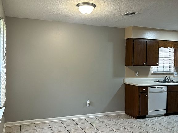 2nd image of 829 Alliegood Ave