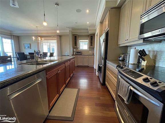 5th image of 40 Trott Blvd #402