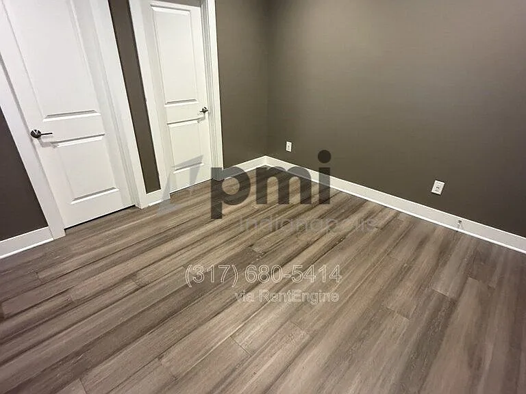 604 E 10th St — Photo 17
