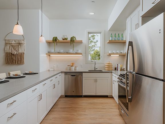 5th image of 112 E Ortega St