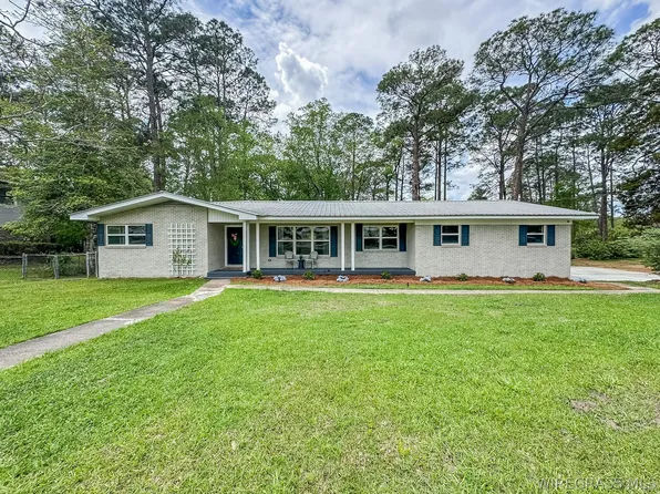 305 N Hillcrest St, Geneva, AL 36340