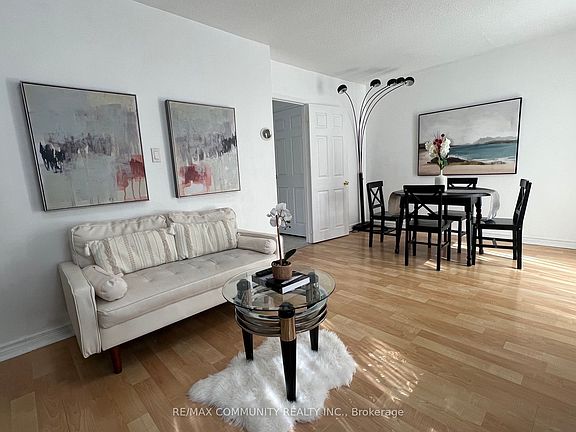 5th image of 284 Sprucewood Ct