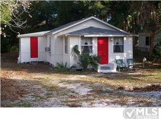 208 4th St W, Carrabelle, FL 32322