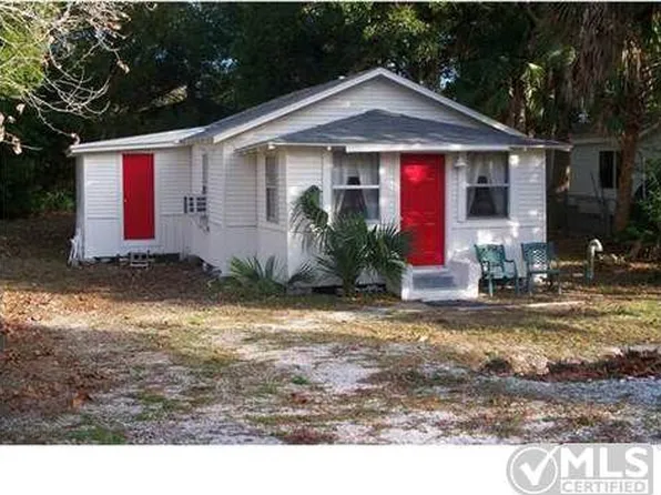 208 4th St W, Carrabelle, FL 32322