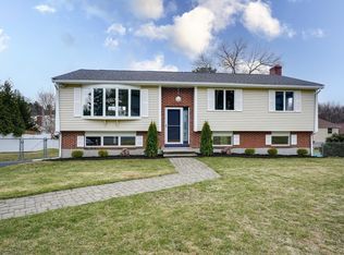 1 Maureen Dr, Burlington, MA 01803