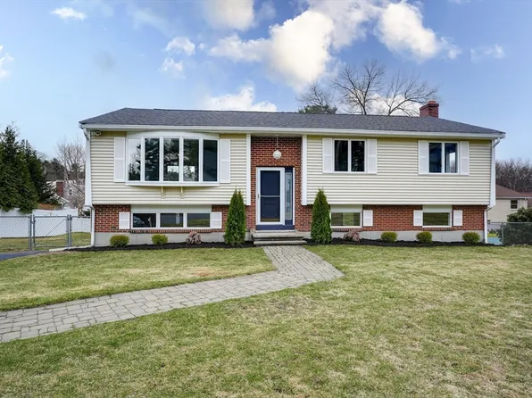 1 Maureen Dr, Burlington, MA 01803