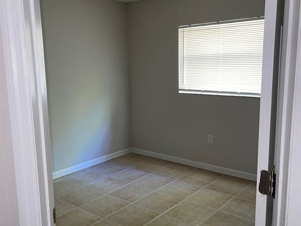 1st image of 13907 N 19th St APT 102