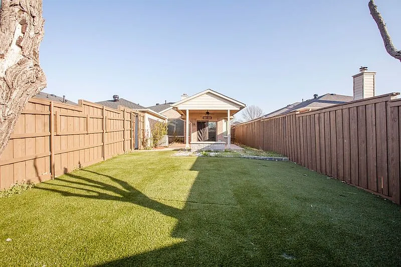 3 bed, 2.0 bath, 1525 sqft, $2,100 — Photo 3