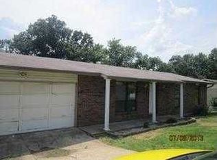 1920 Raintree Dr, Imperial, MO 63052