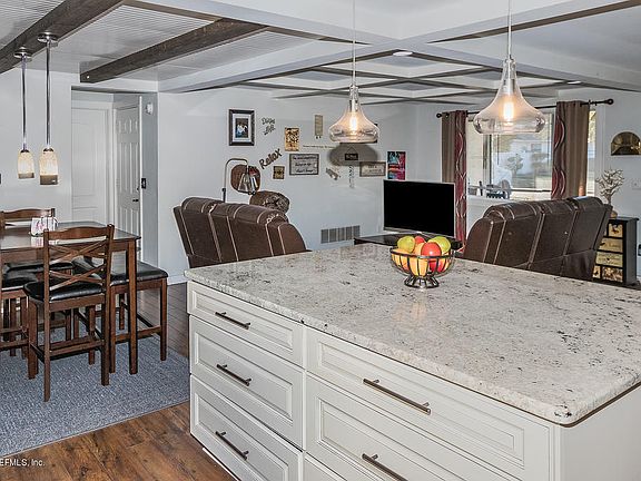 2nd image of 1449 Undine Ave