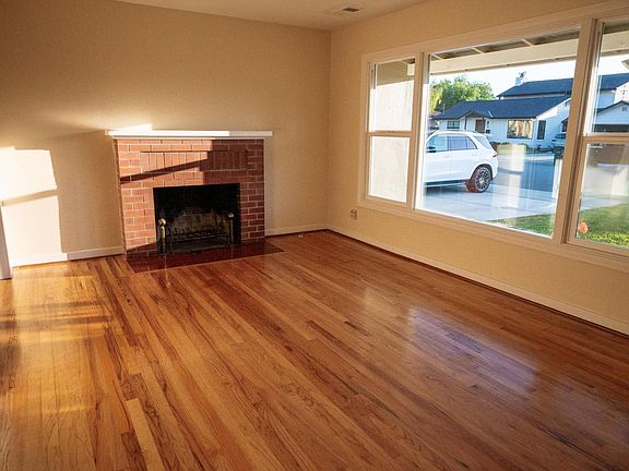 4th image of 1380 Arleen Ave