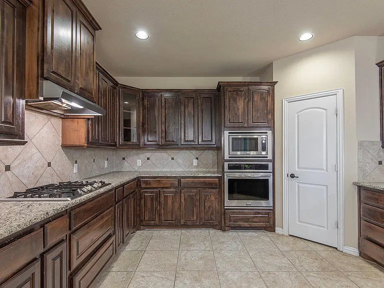 1914 Menominee Dr — Photo 12