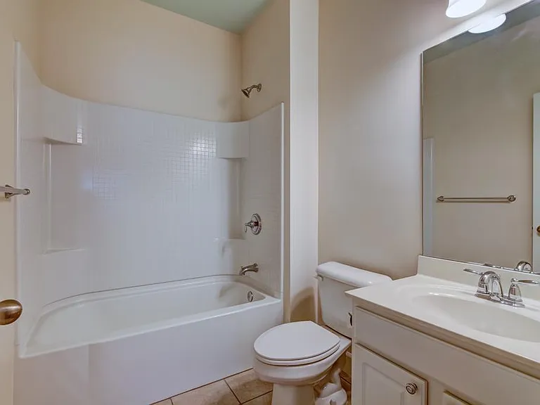 2027 Cobblestone Cir NE — Photo 32