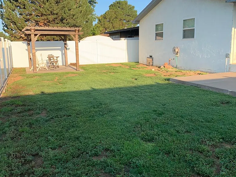 805 W Christopher Dr — Photo 48
