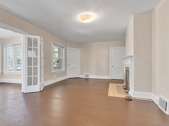 3rd image of 3250 Berkshire Rd #1