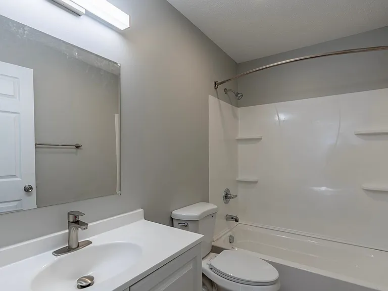 University Commons Apartments — Photo 15