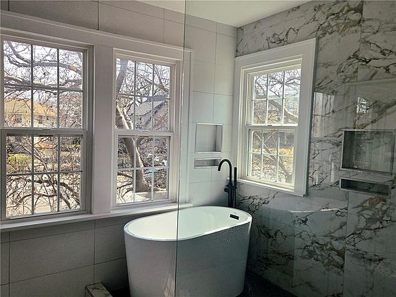 5th image of 800 Valentine Rd