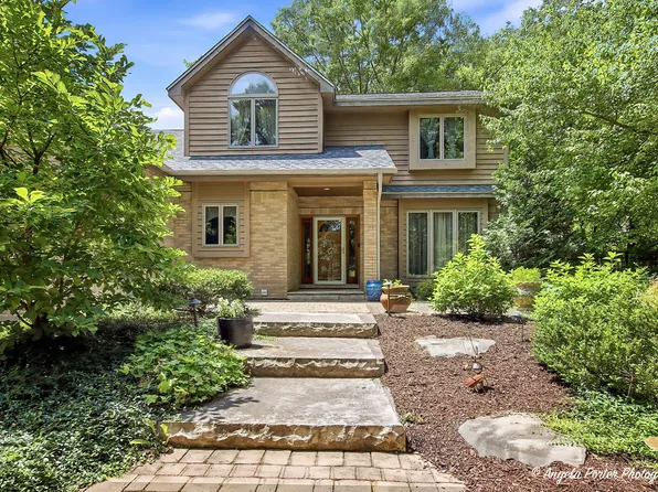 8919 Tahoe Ln, Spring Grove, IL 60081