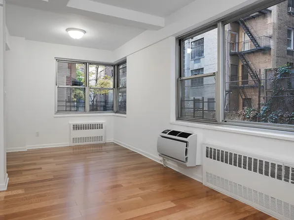 7 Lexington Avenue image 4 of 7