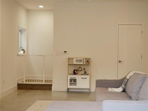 5th image of 2101 Montopolis Dr #17