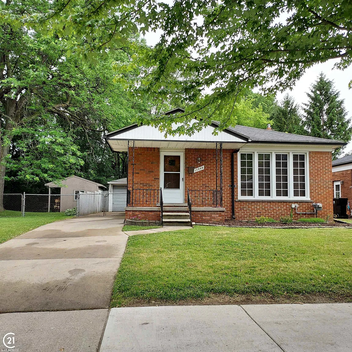 17960 Elizabeth St photo 1