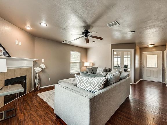 3rd image of 2040 Lake Trail Dr