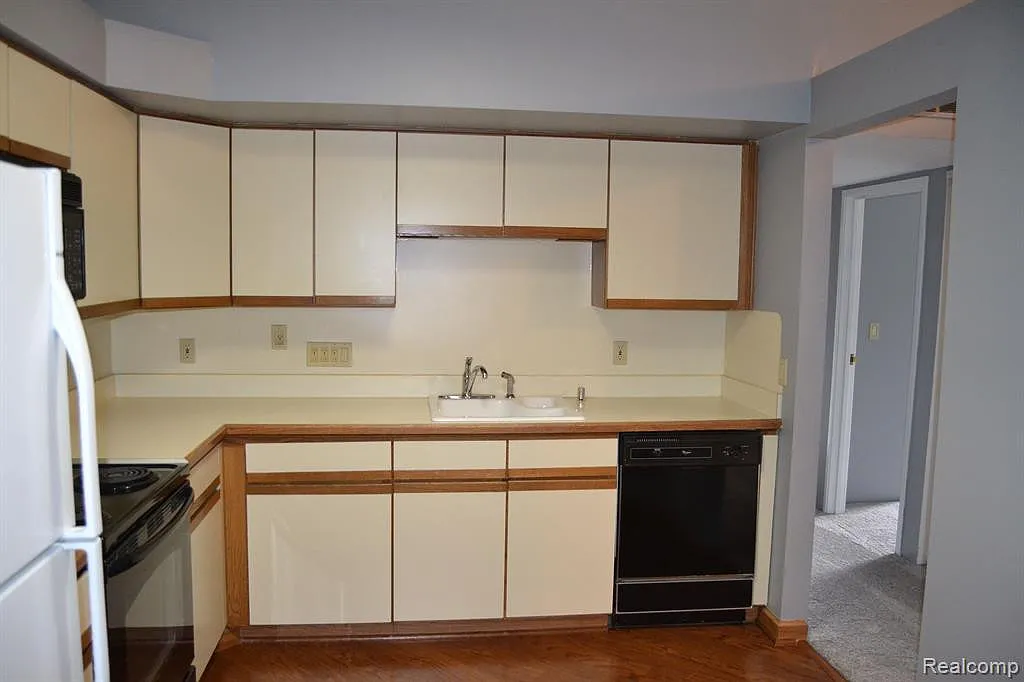 2 bed, 1177 sqft, $1,650 — Photo 4
