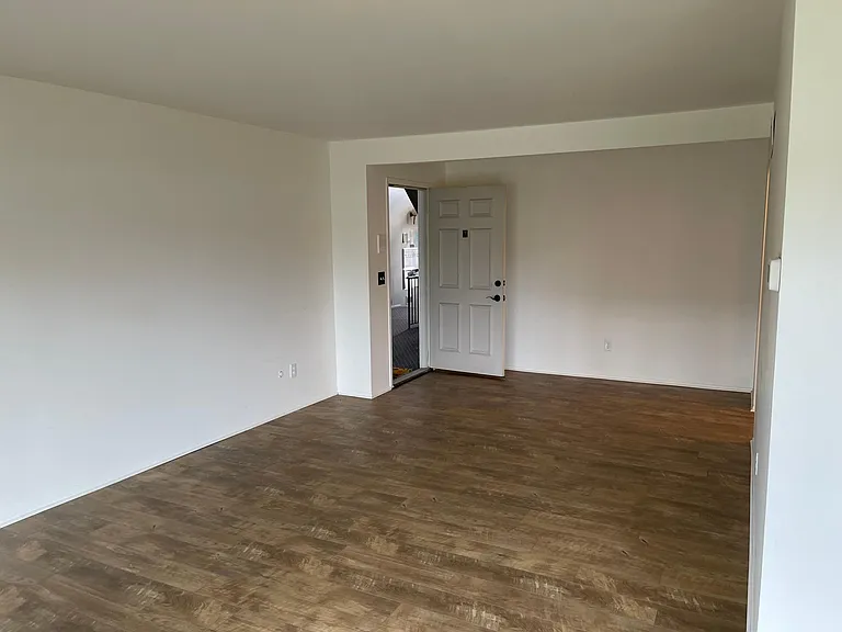 1036 Woodbridge St — Photo 7