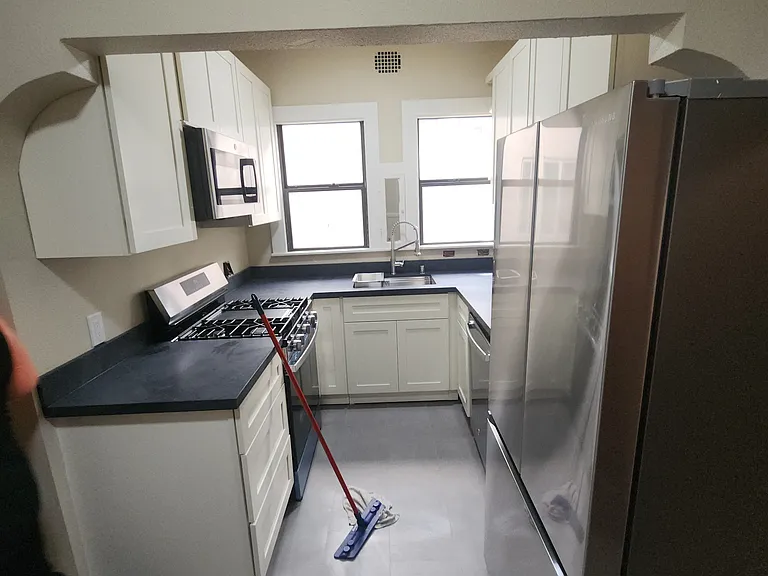 2339 Hilgard Ave #103 — Photo 11