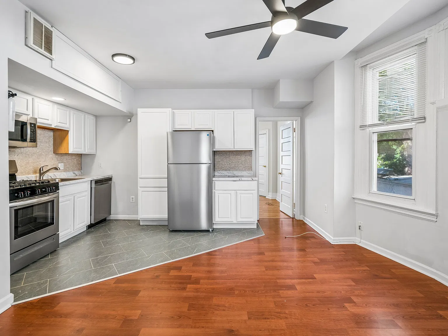 2 bed, 800 sqft, $1,700 — Photo 3
