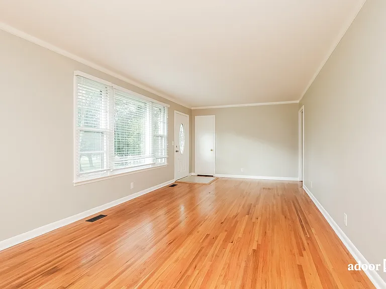 1332 Cheshire Dr — Photo 5