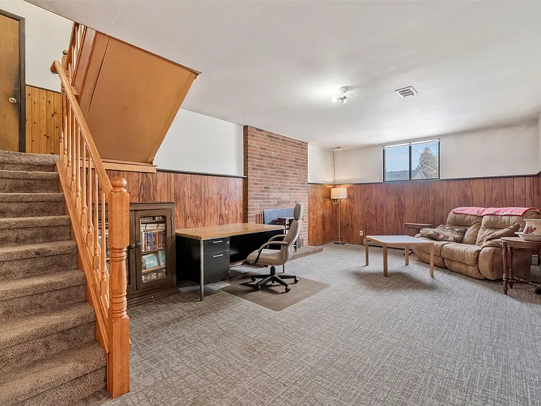 380 S Pine St — Photo 8