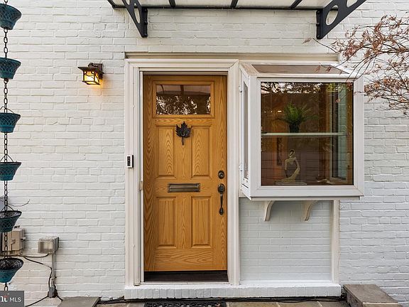 2nd image of 4854 Reservoir Rd NW