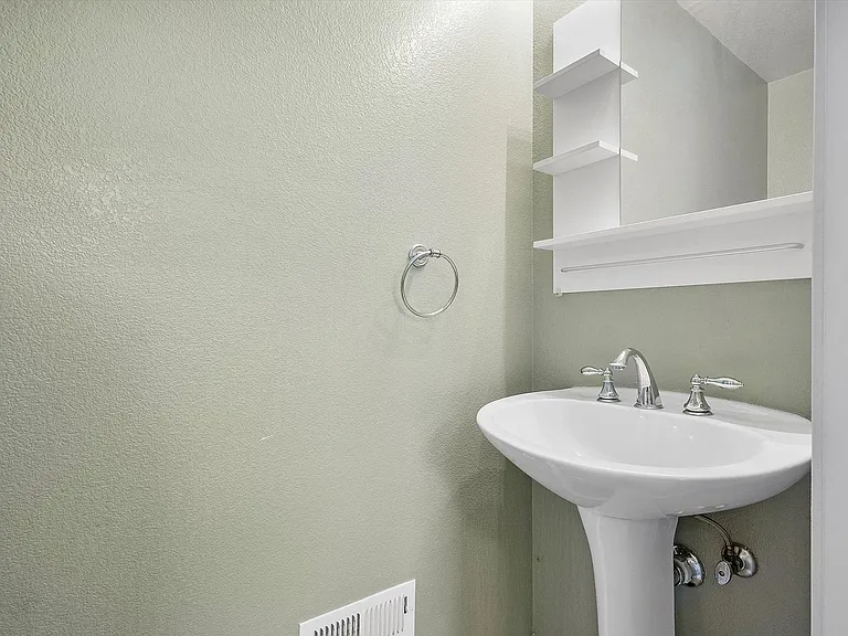 1 Challen Ct — Photo 9