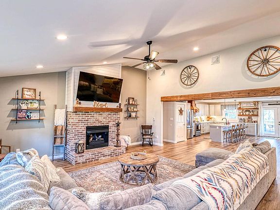 3rd image of 130 Stage Rd