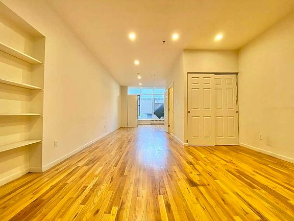 2nd image of 114 E 28th St #2B2