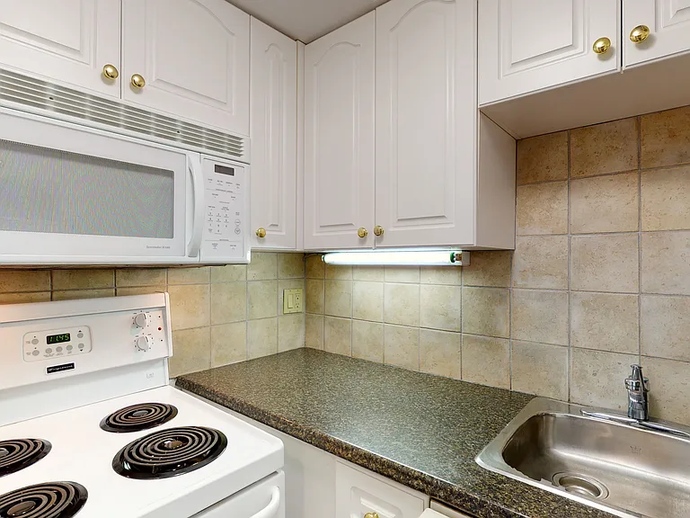 341 Maclaren St — Photo 21