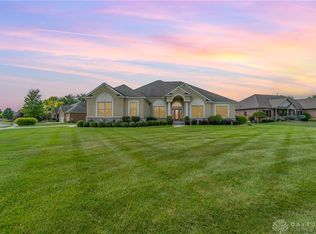 2721 Stonebridge Dr, Troy, OH 45373