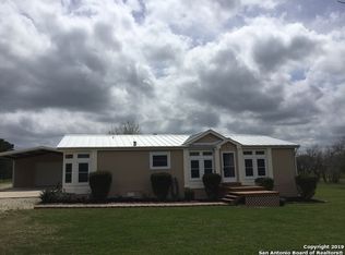 321 Country Morning, Floresville, TX 78114