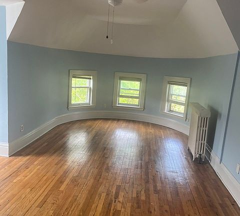 3rd image of 216 Madison Ave SE #2S