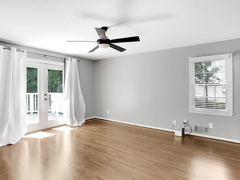 455 Persimmon Ln — Photo 12